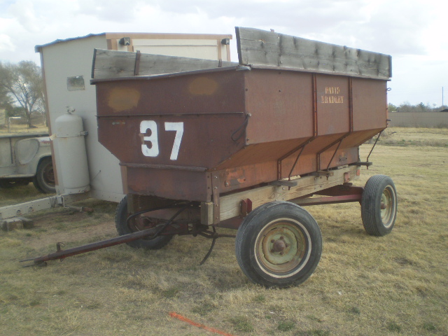 David Bradley grain wagon w/ hoist